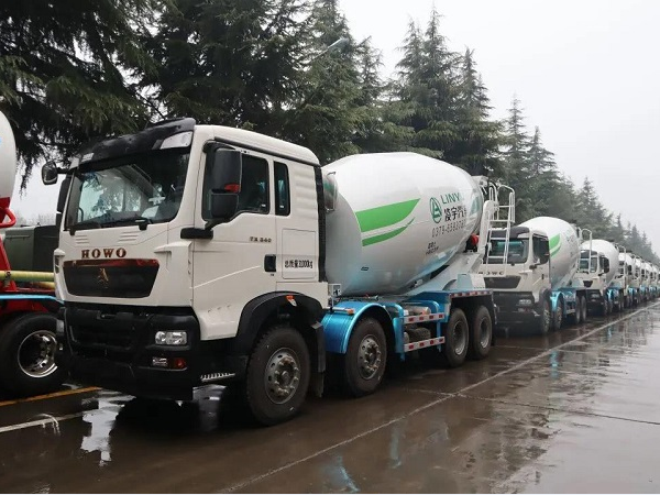 春雨濛濛，氣勢如虹！凌宇攪拌車震撼發車！