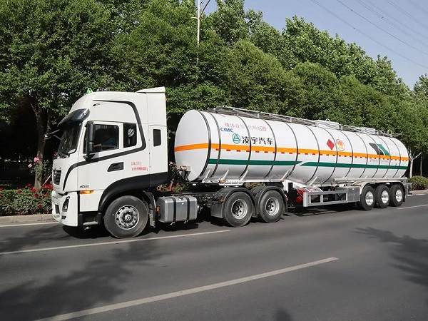 再掀發(fā)車熱潮，130臺(tái)凌宇液罐車批量發(fā)往寧夏